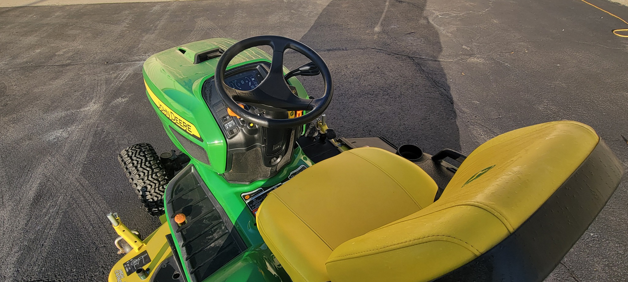 2021 John Deere X758 Image 8