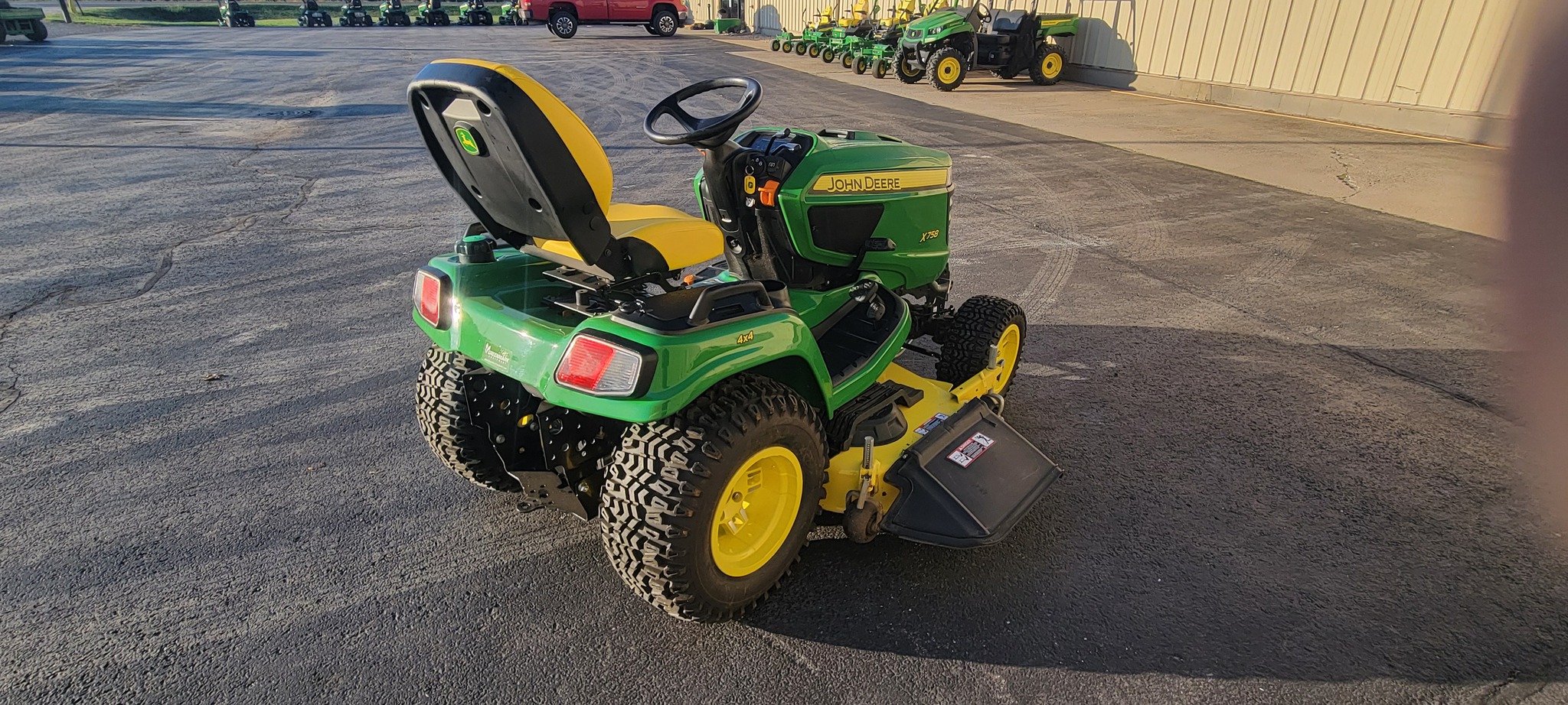 2021 John Deere X758 Image 4
