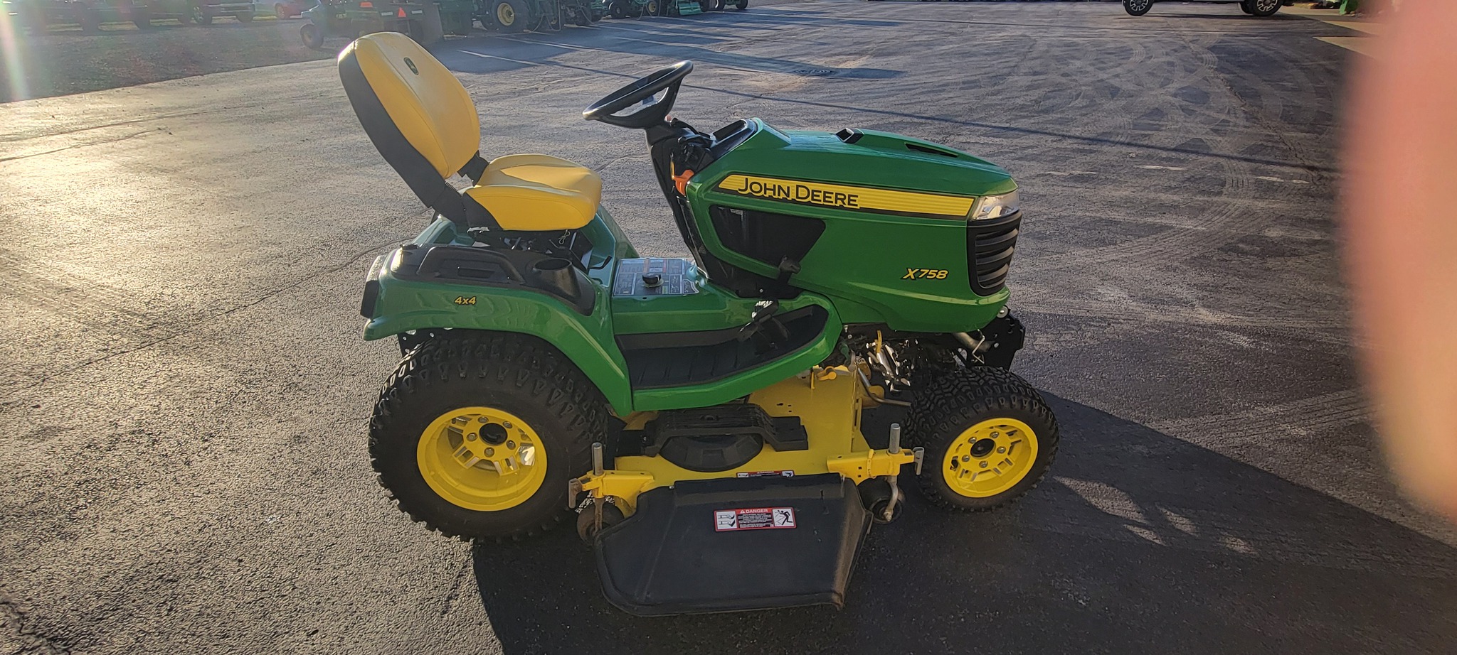 2021 John Deere X758 Image 5