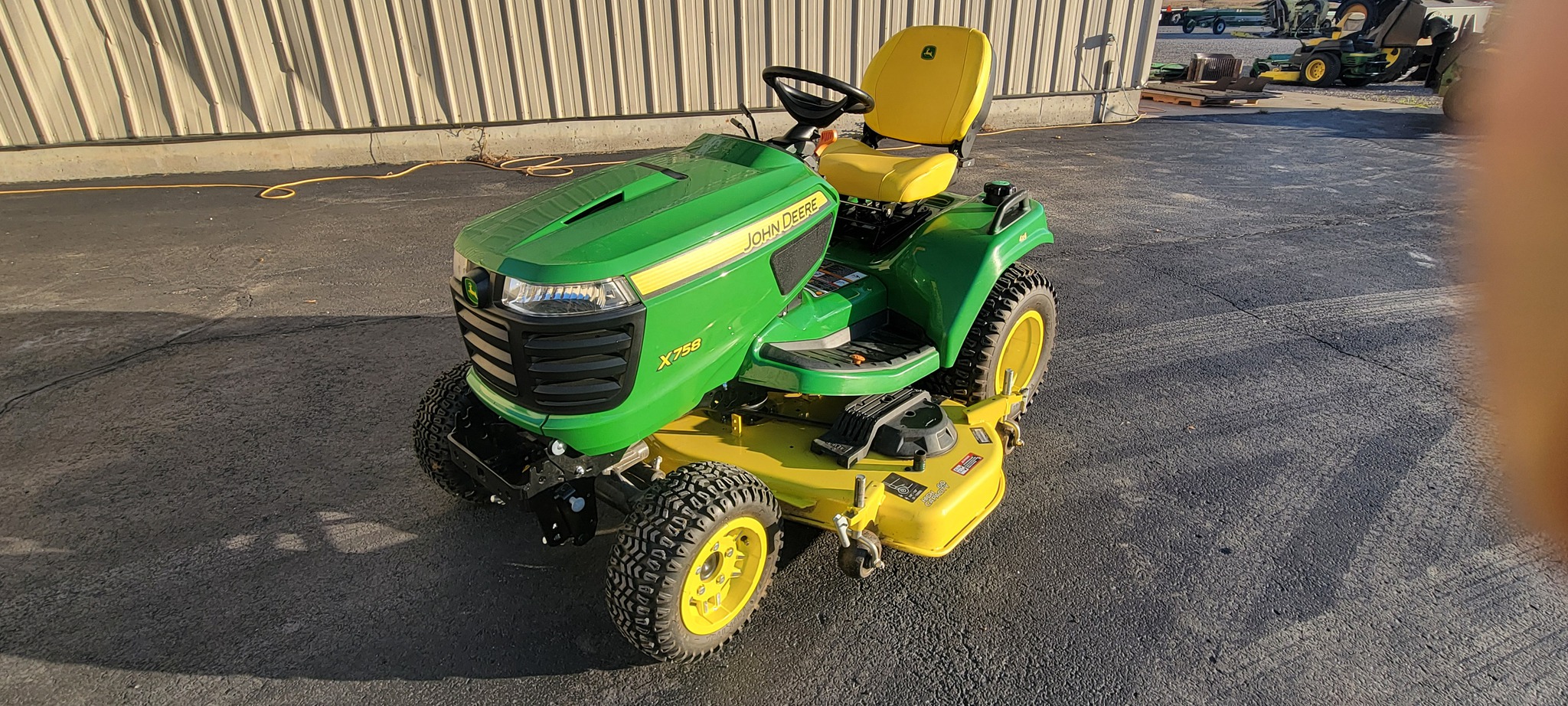 2021 John Deere X758 Image 7