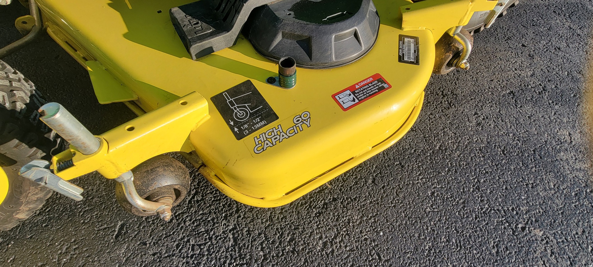 2021 John Deere X758 Image 9