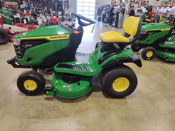 Facebook John Deere 240 Garden Tractor Second-hand JOHN DEERE 6210