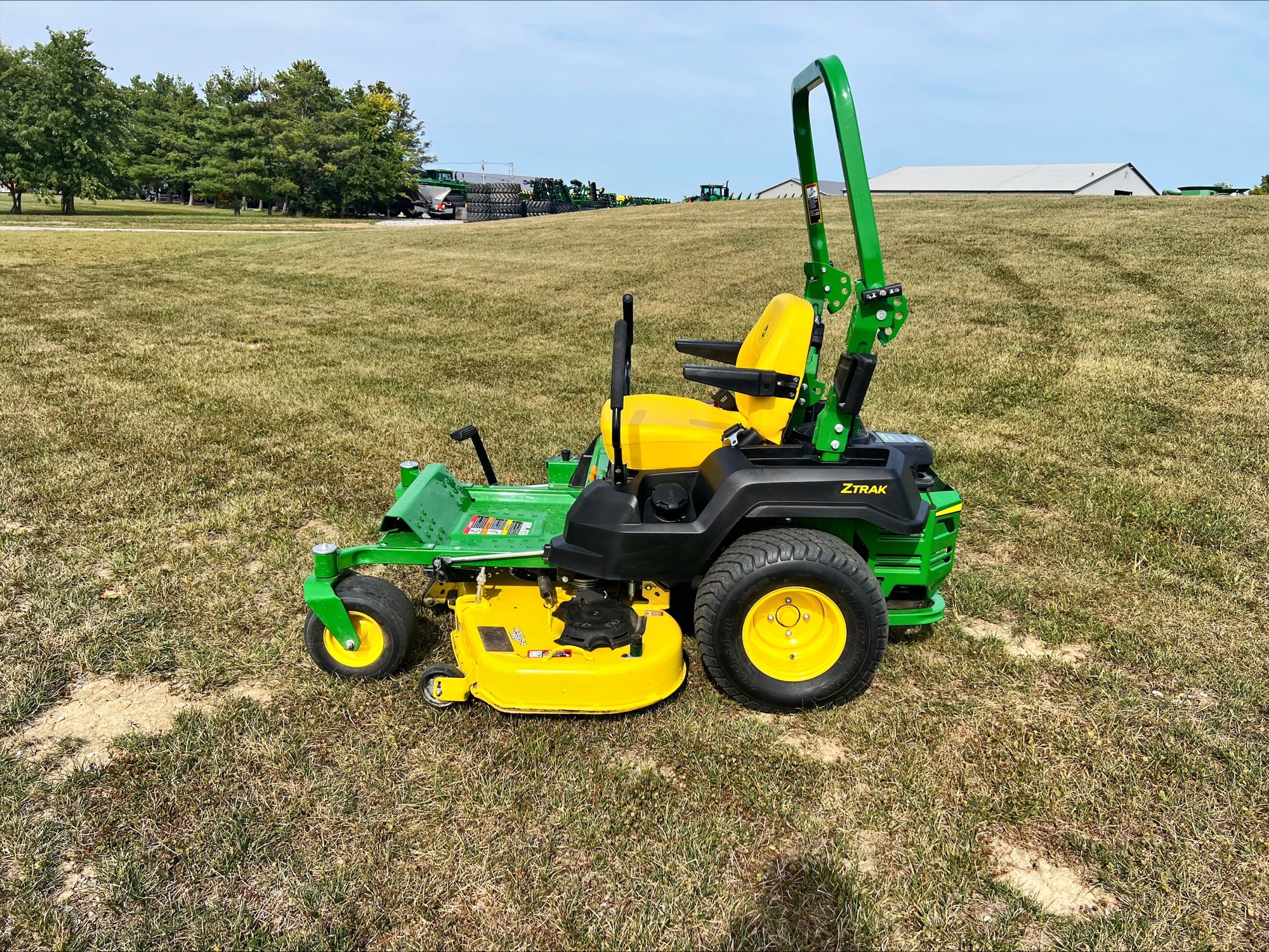 2022 John Deere Z515E Image 3