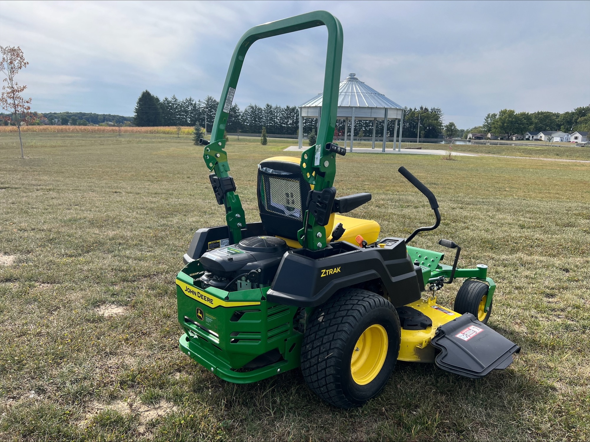 2022 John Deere Z515E Image 6