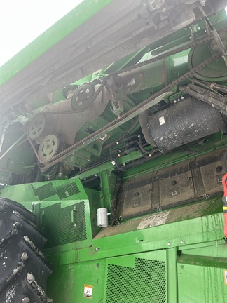 Used 2021 John Deere S780 Combines at Horizon Ag & Turf in Mayerthorpe, AB - Photo17