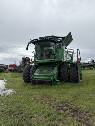 Used 2021 John Deere S780 Combines at Horizon Ag & Turf in Mayerthorpe, AB - Photo3