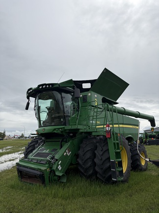 Used 2021 John Deere S780 Combines at Horizon Ag & Turf in Mayerthorpe, AB - Photo5