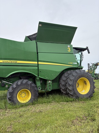 Used 2021 John Deere S780 Combines at Horizon Ag & Turf in Mayerthorpe, AB - Photo4