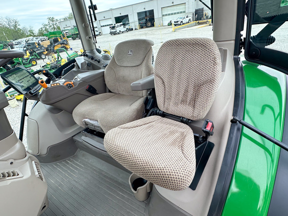 2025 John-Deere 6R 155
