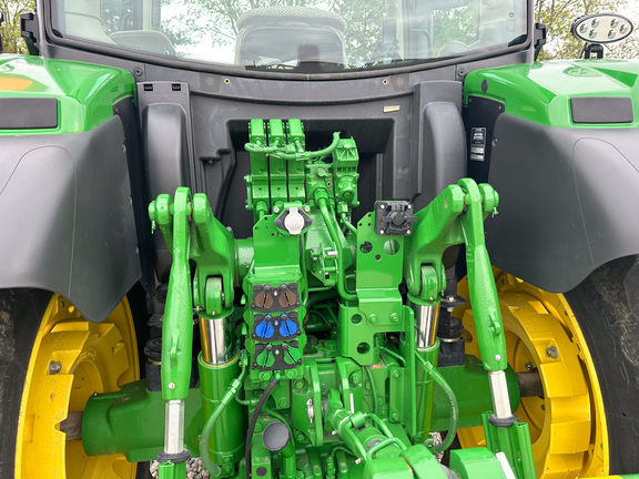 2025 John-Deere 6R 155