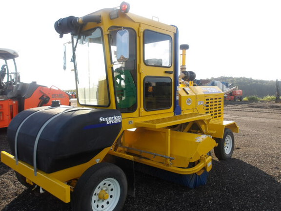 Photo of 2025 Superior Broom DT74J