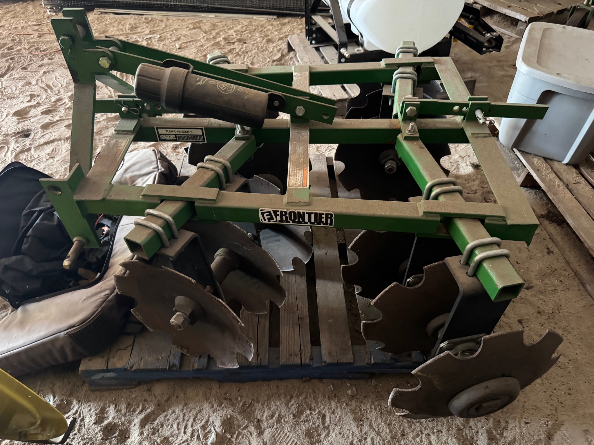2005 Frontier DH1048 Image 5