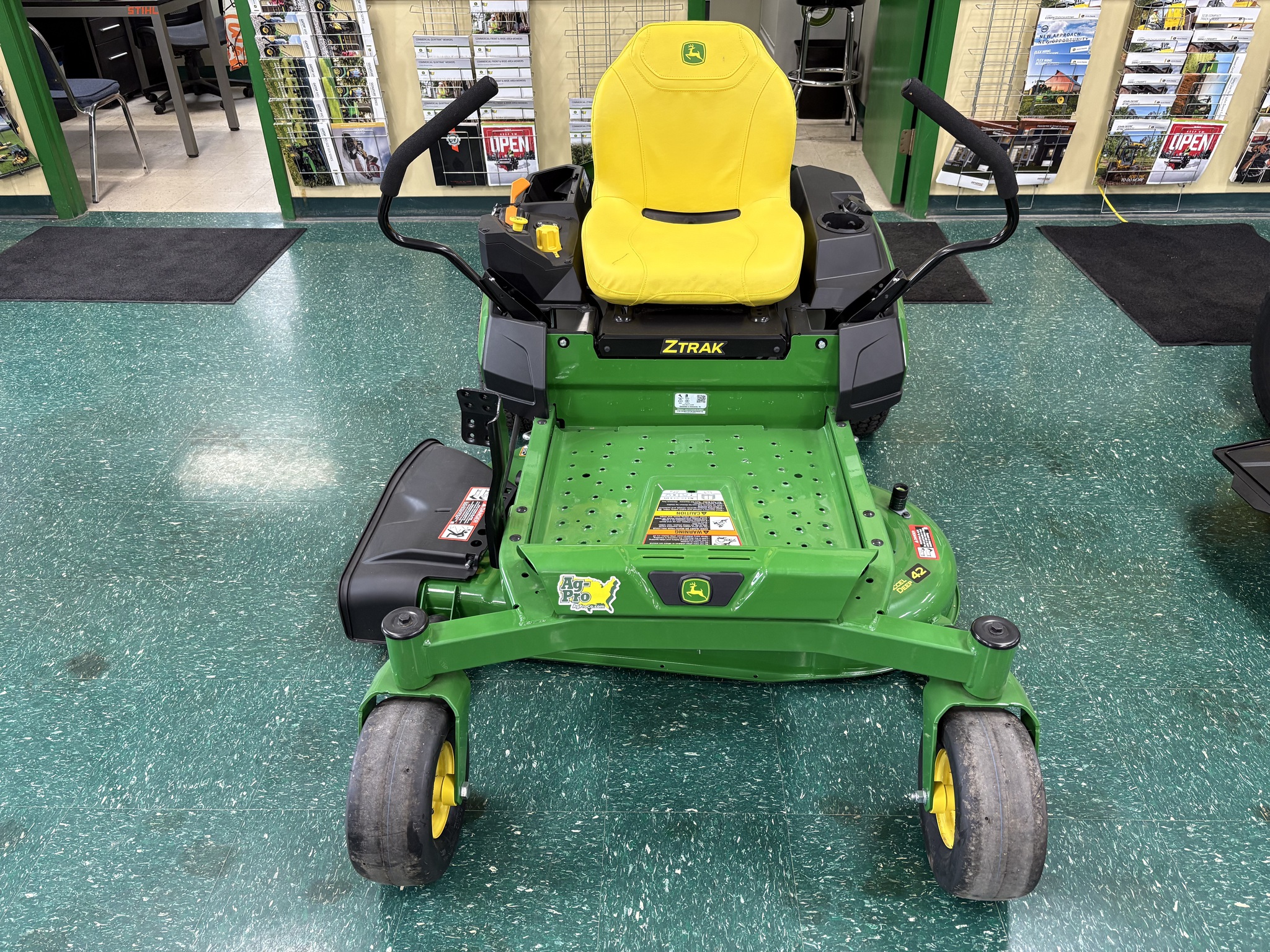 2025 John Deere Z315E Image 8