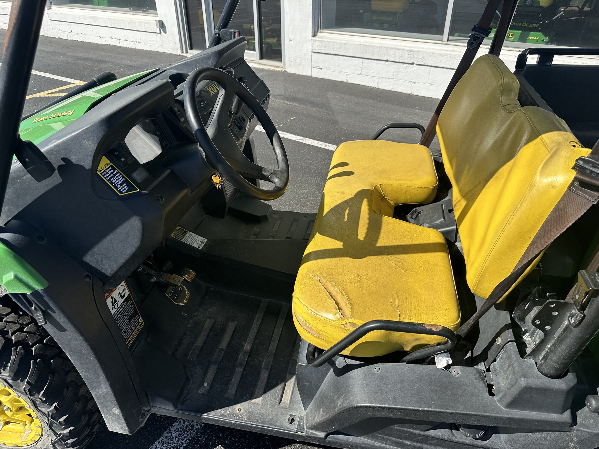 2018 John Deere XUV 590M Image 12