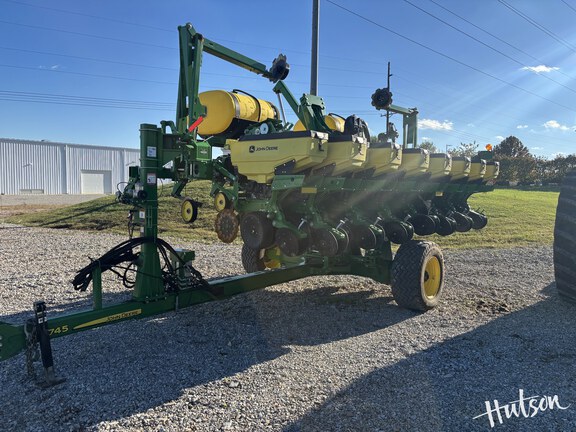 Photo of 2021 John Deere 1745