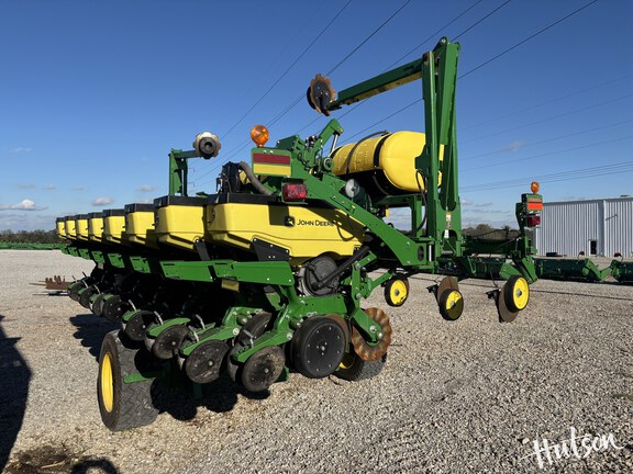 Photo of 2021 John Deere 1745