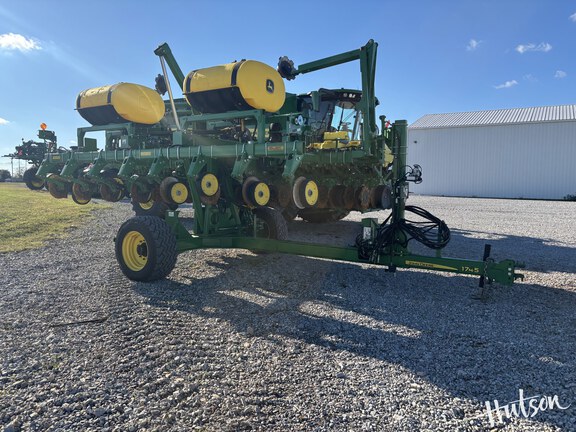 Photo of 2021 John Deere 1745
