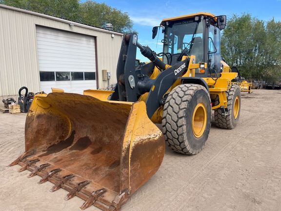 Photo of a 2023 John Deere 544P