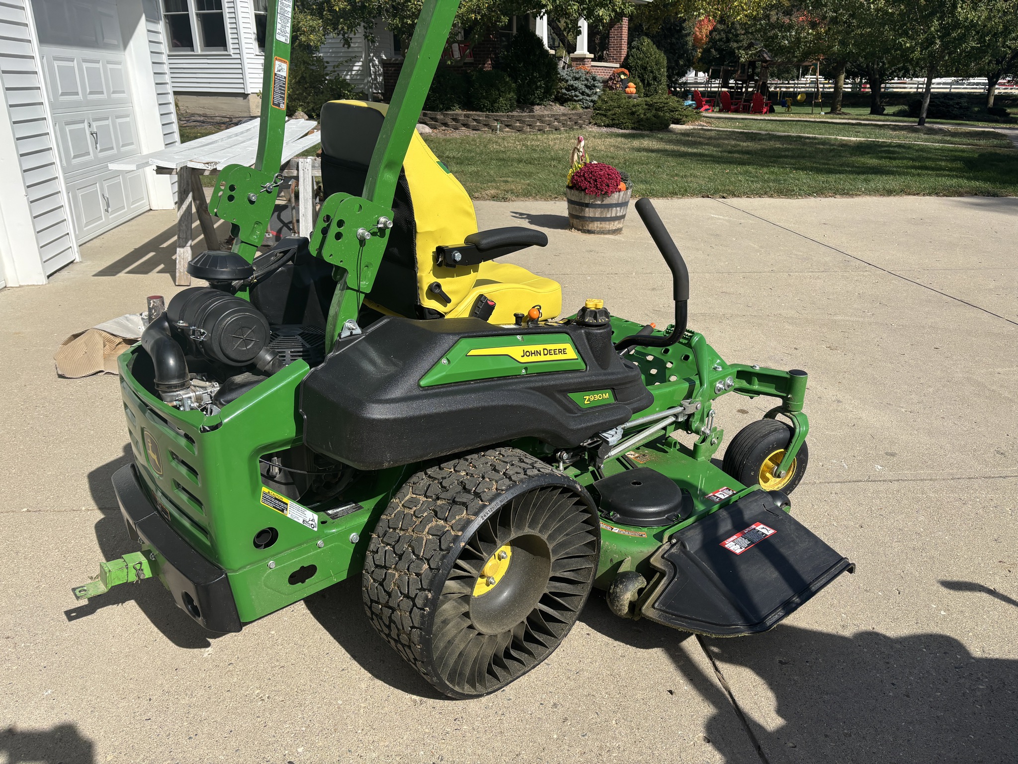 Used 2025 John Deere Z930M Zero Turn Mowers at Koenig Equipment in Franklin, IN - PhotoXL2