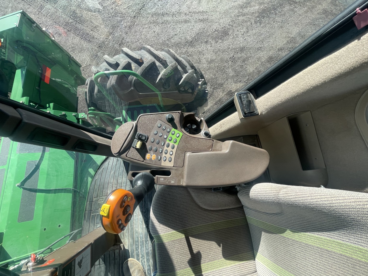 2010 John Deere A400 Image 29