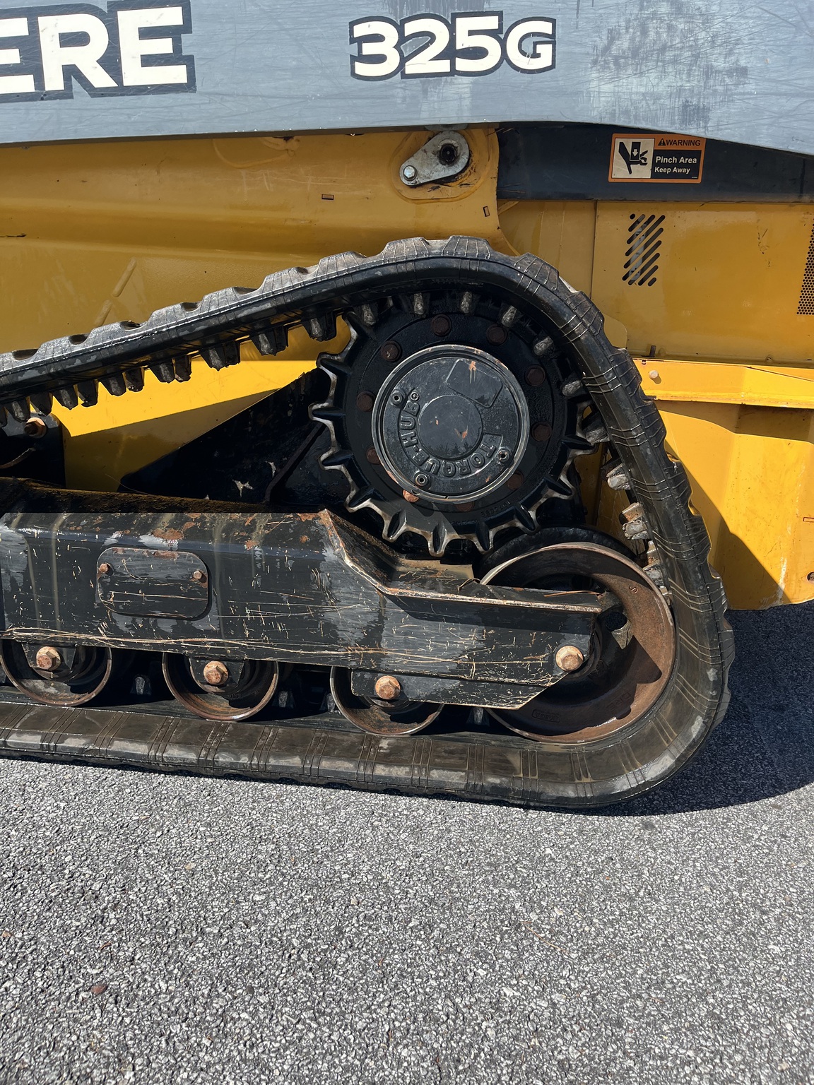 2018 John Deere 325G Image 4