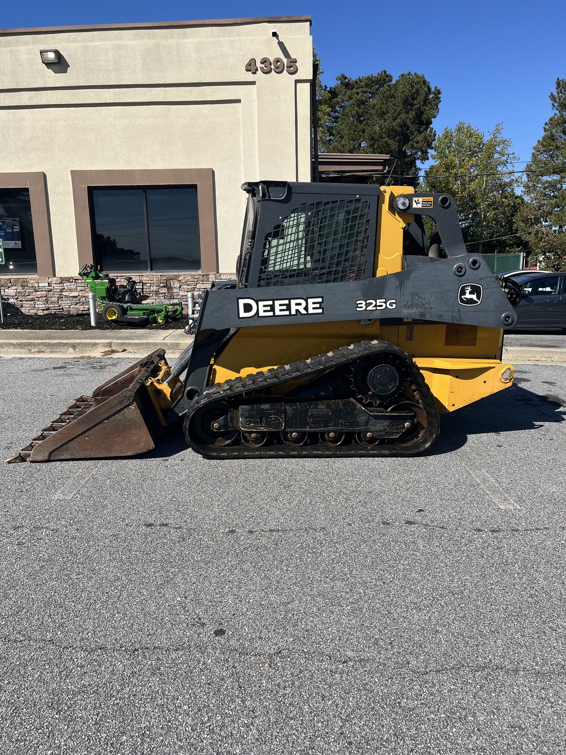 2018 John Deere 325G Image 3