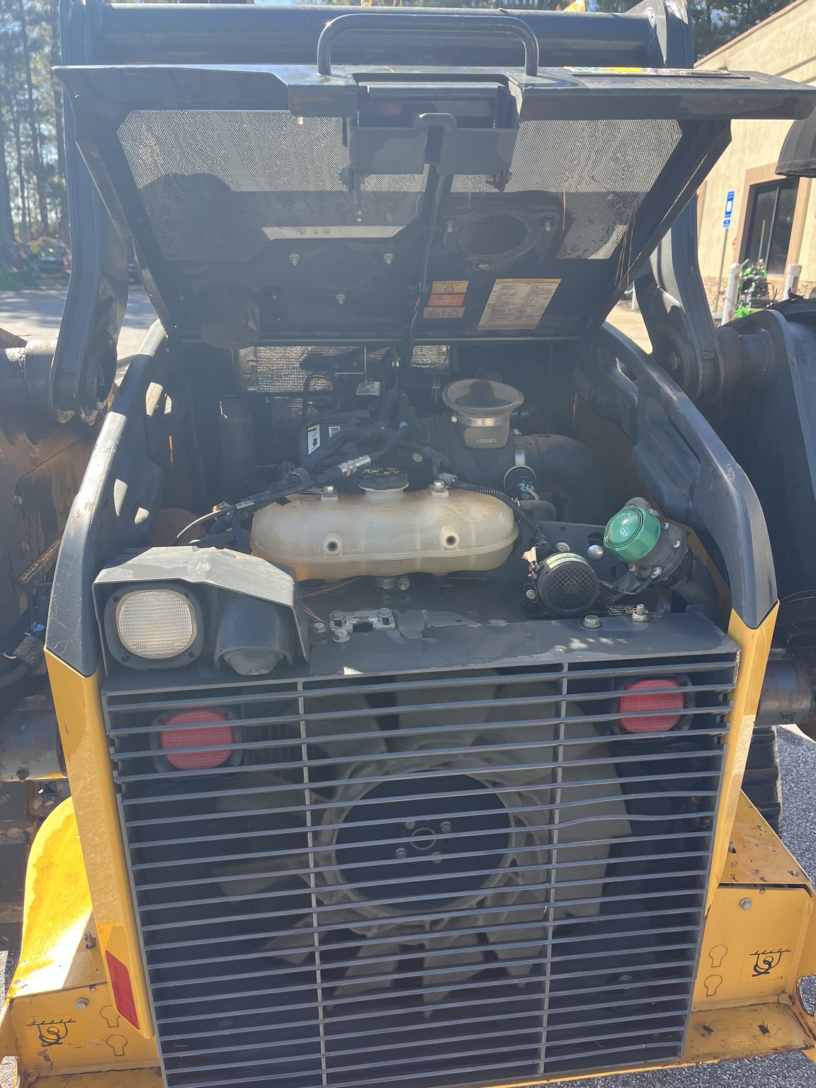 2018 John Deere 325G Image 6