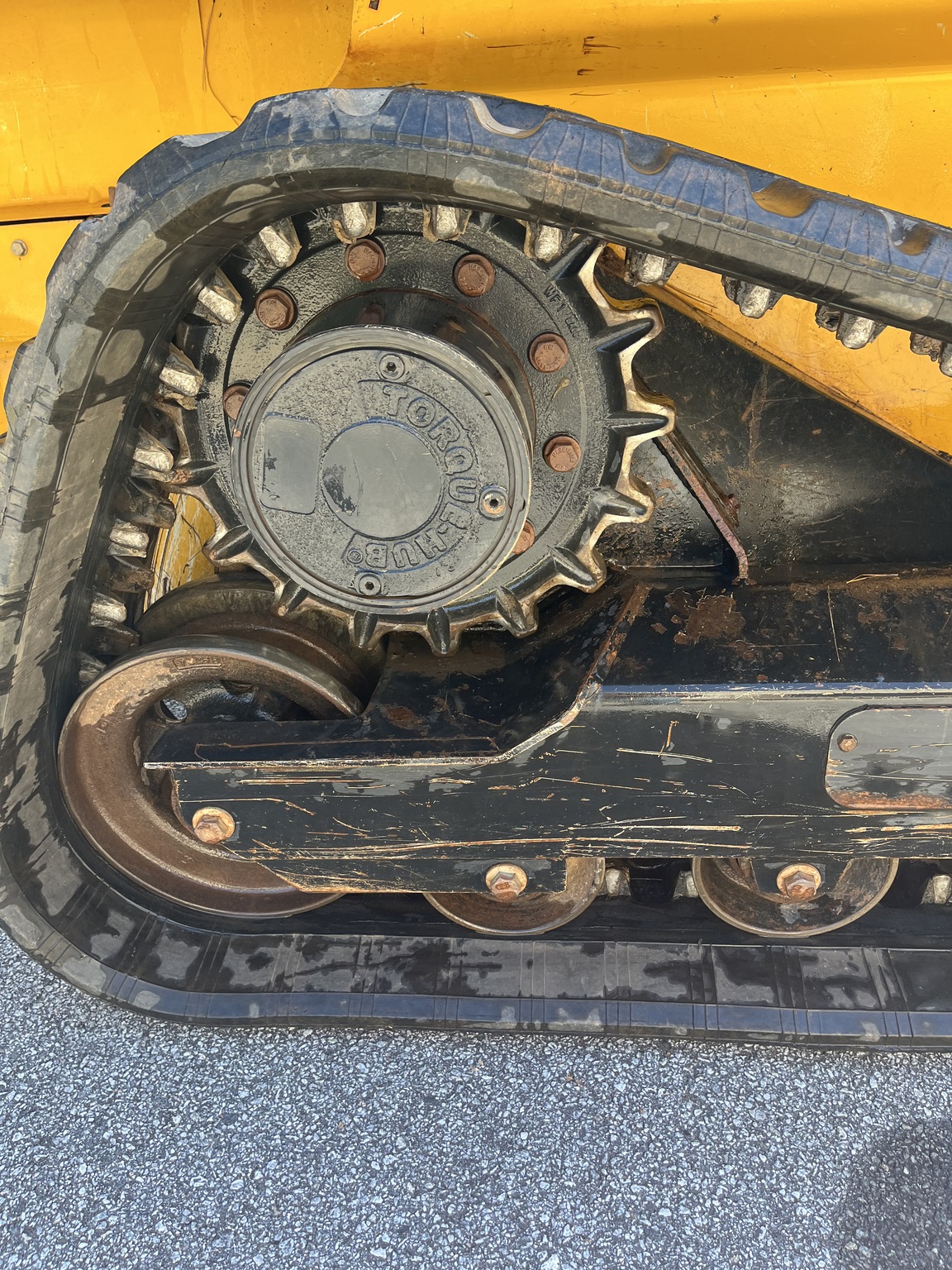 2018 John Deere 325G Image 9