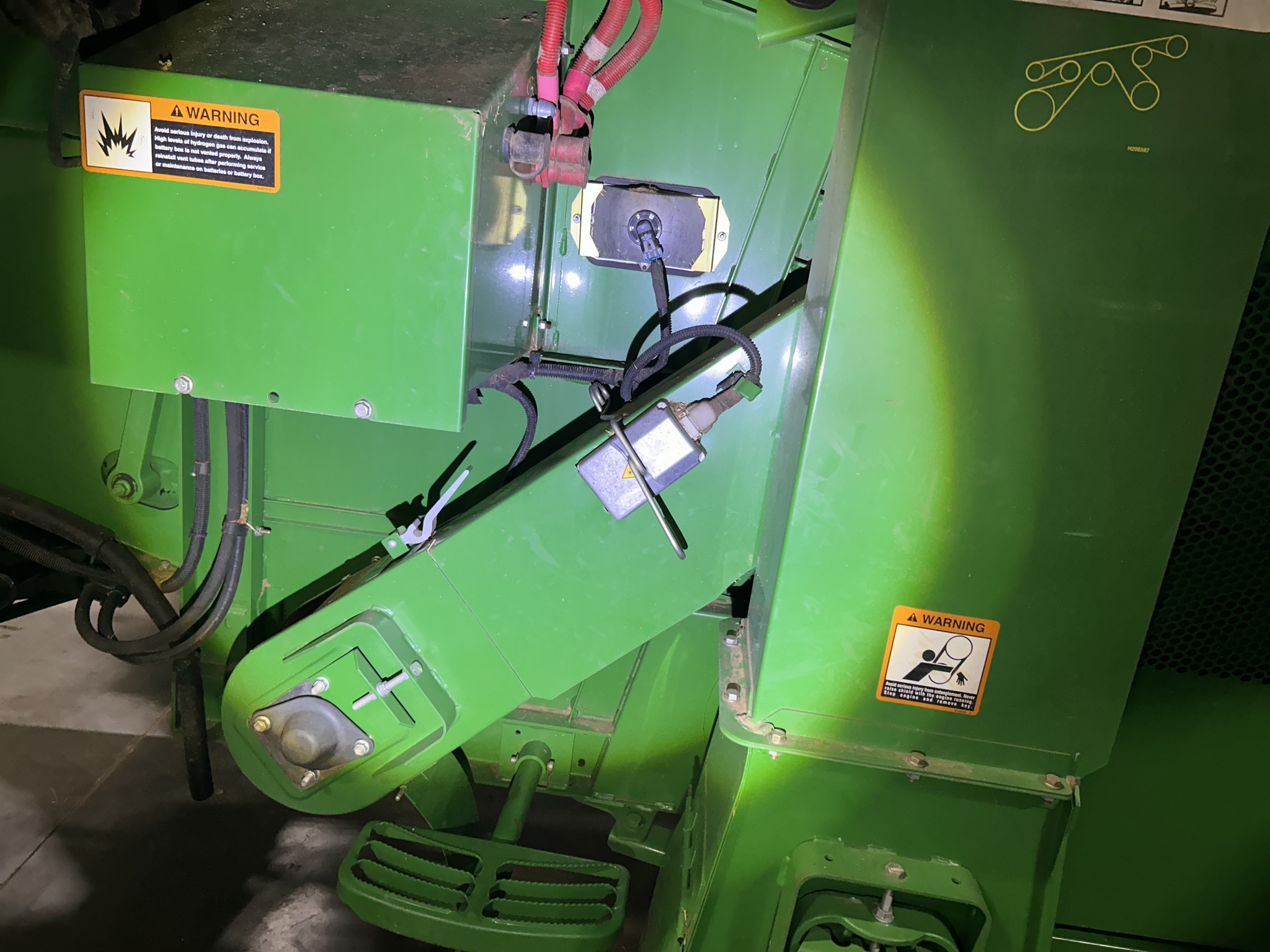 2013 John Deere S670 Image 11