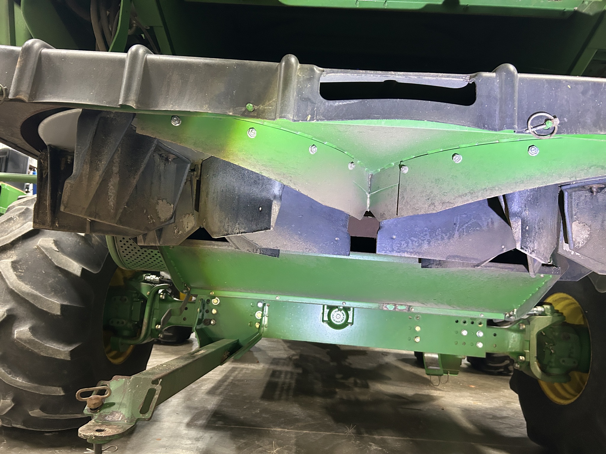 2013 John Deere S670 Image 12