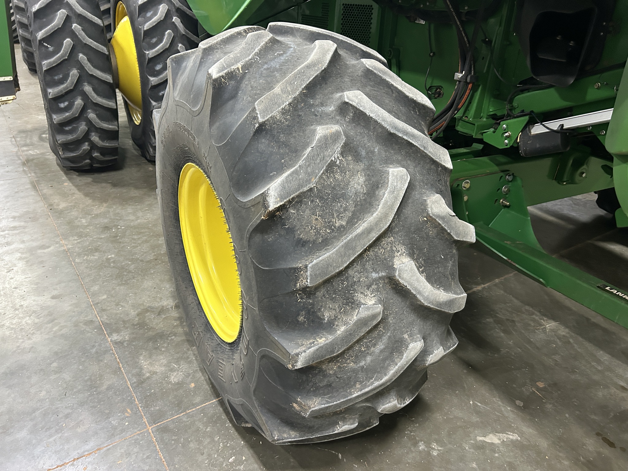 2013 John Deere S670 Image 13