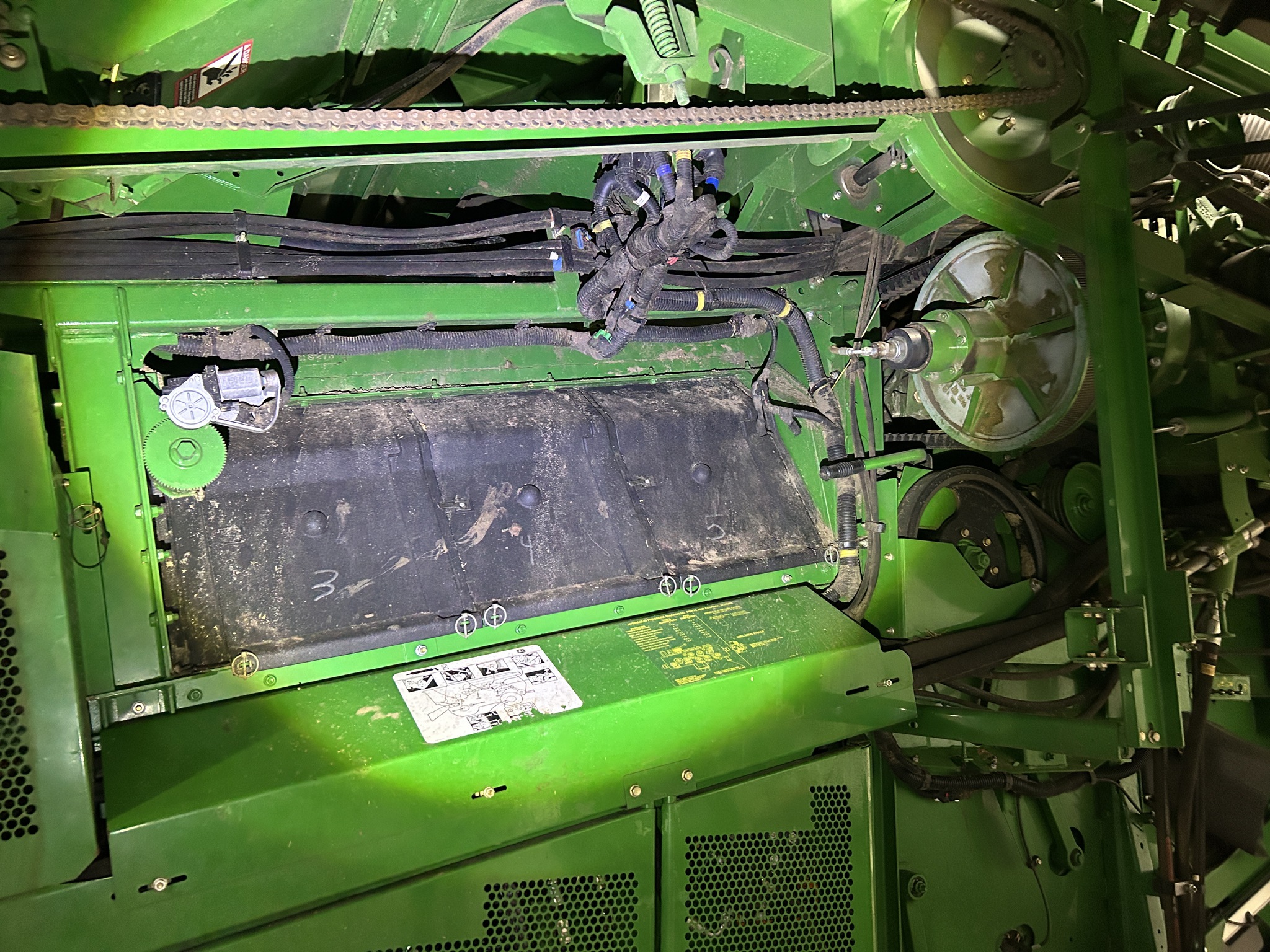 2013 John Deere S670 Image 16