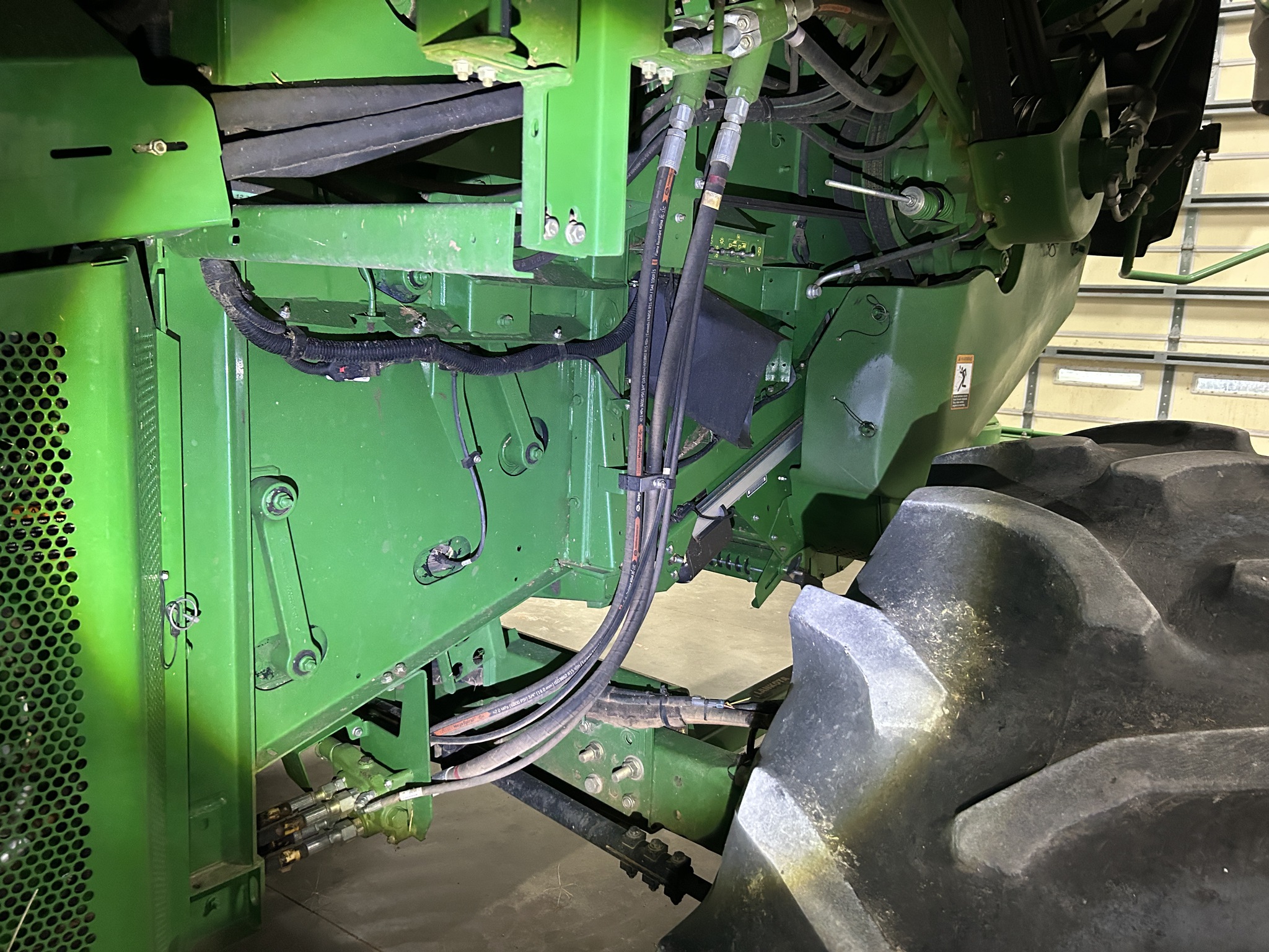 2013 John Deere S670 Image 18