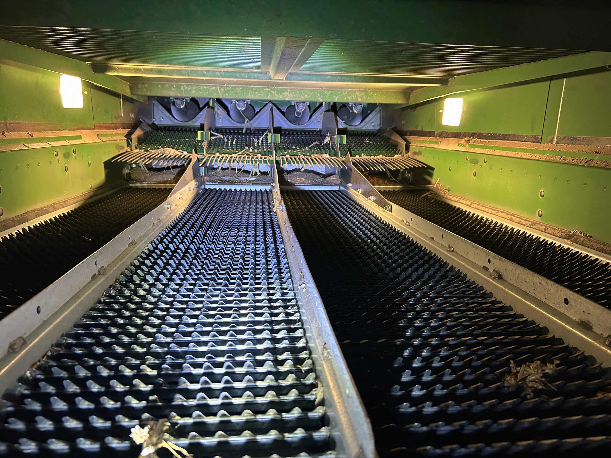 2013 John Deere S670 Image 20