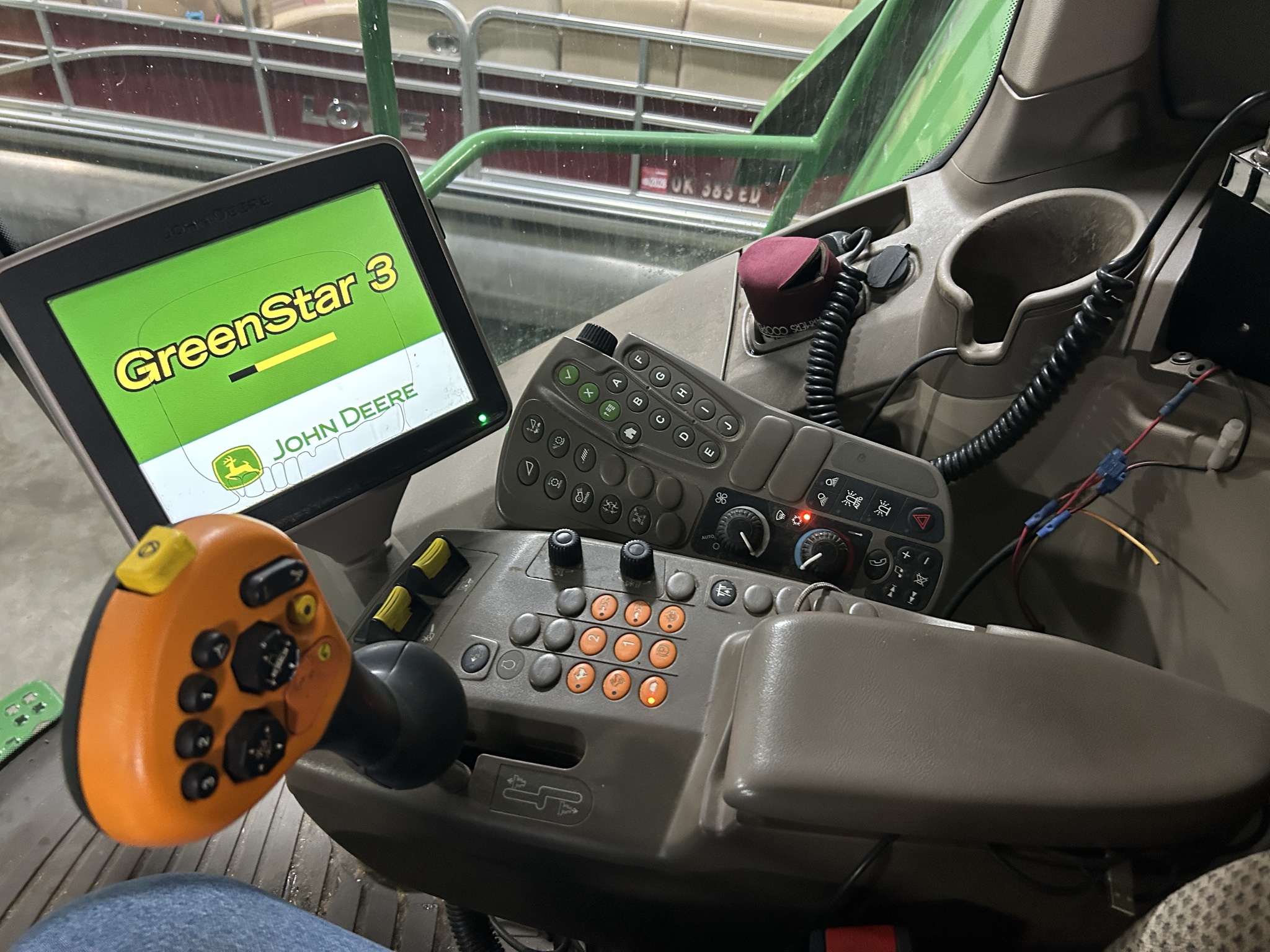 2013 John Deere S670 Image 30