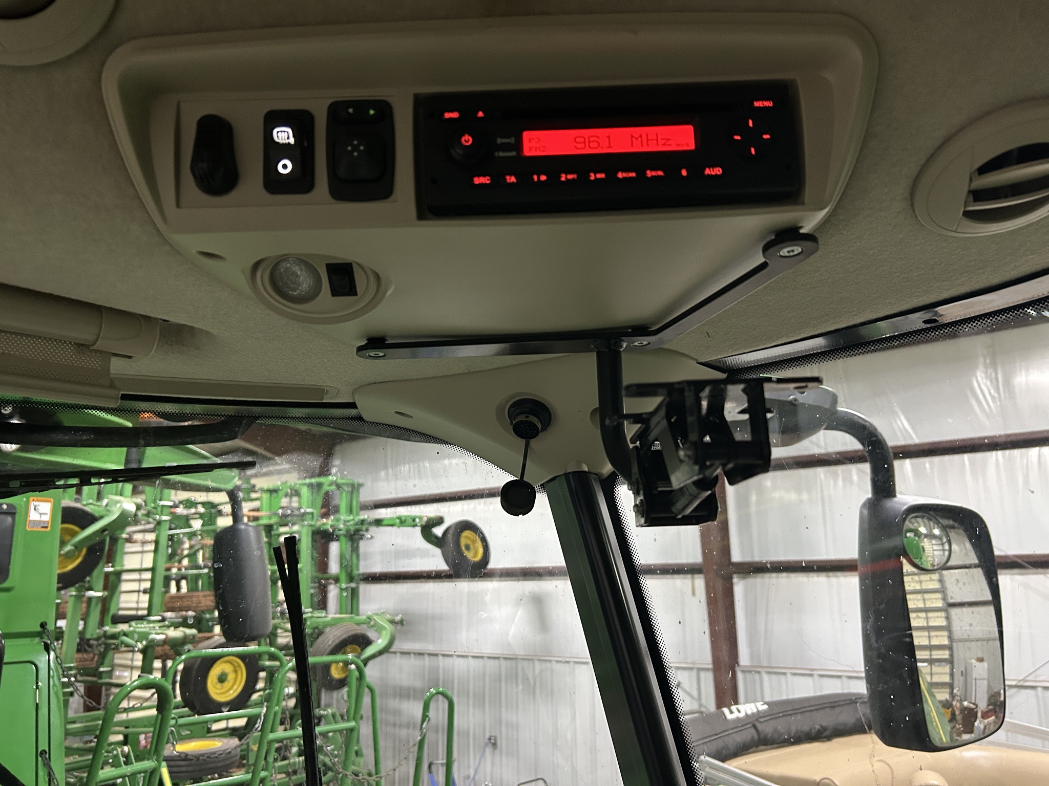 2013 John Deere S670 Image 31