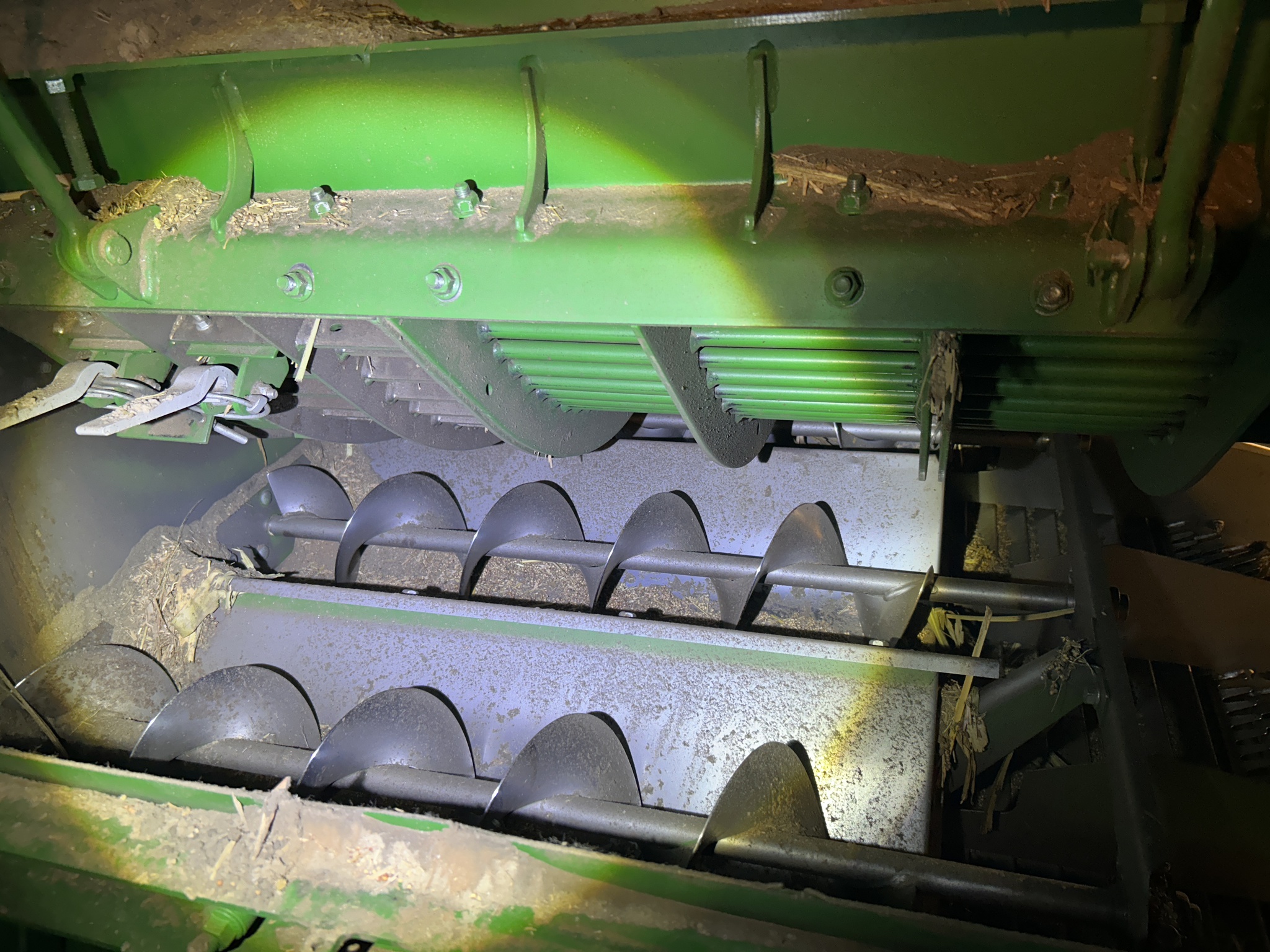 2013 John Deere S670 Image 33