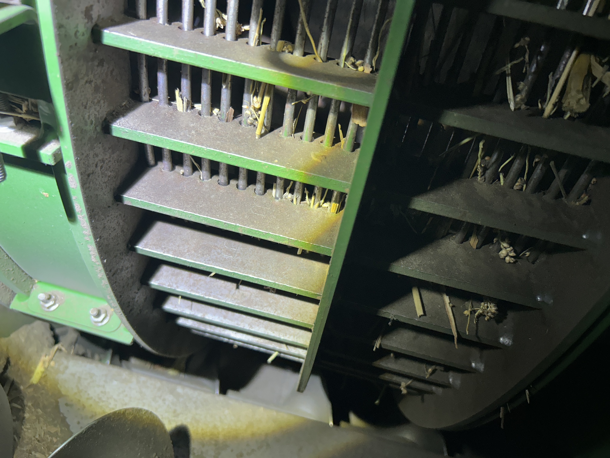 2013 John Deere S670 Image 34