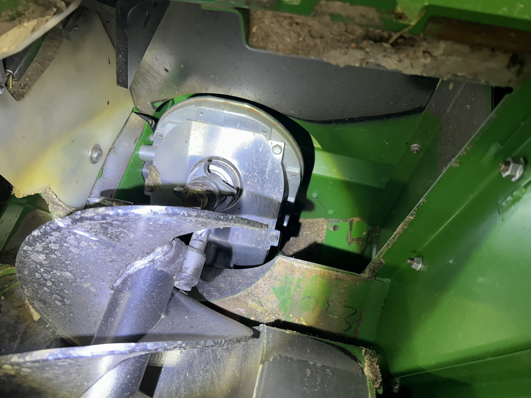 2013 John Deere S670 Image 38