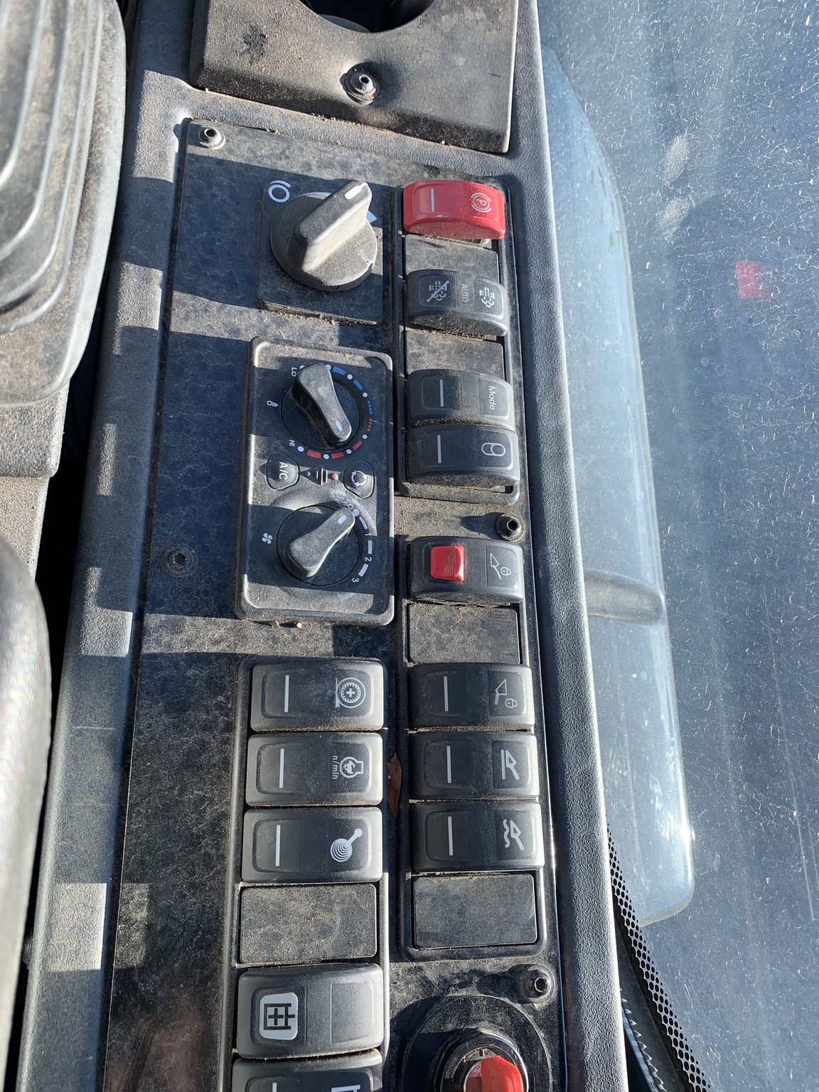 2020 John Deere 324L Image 19