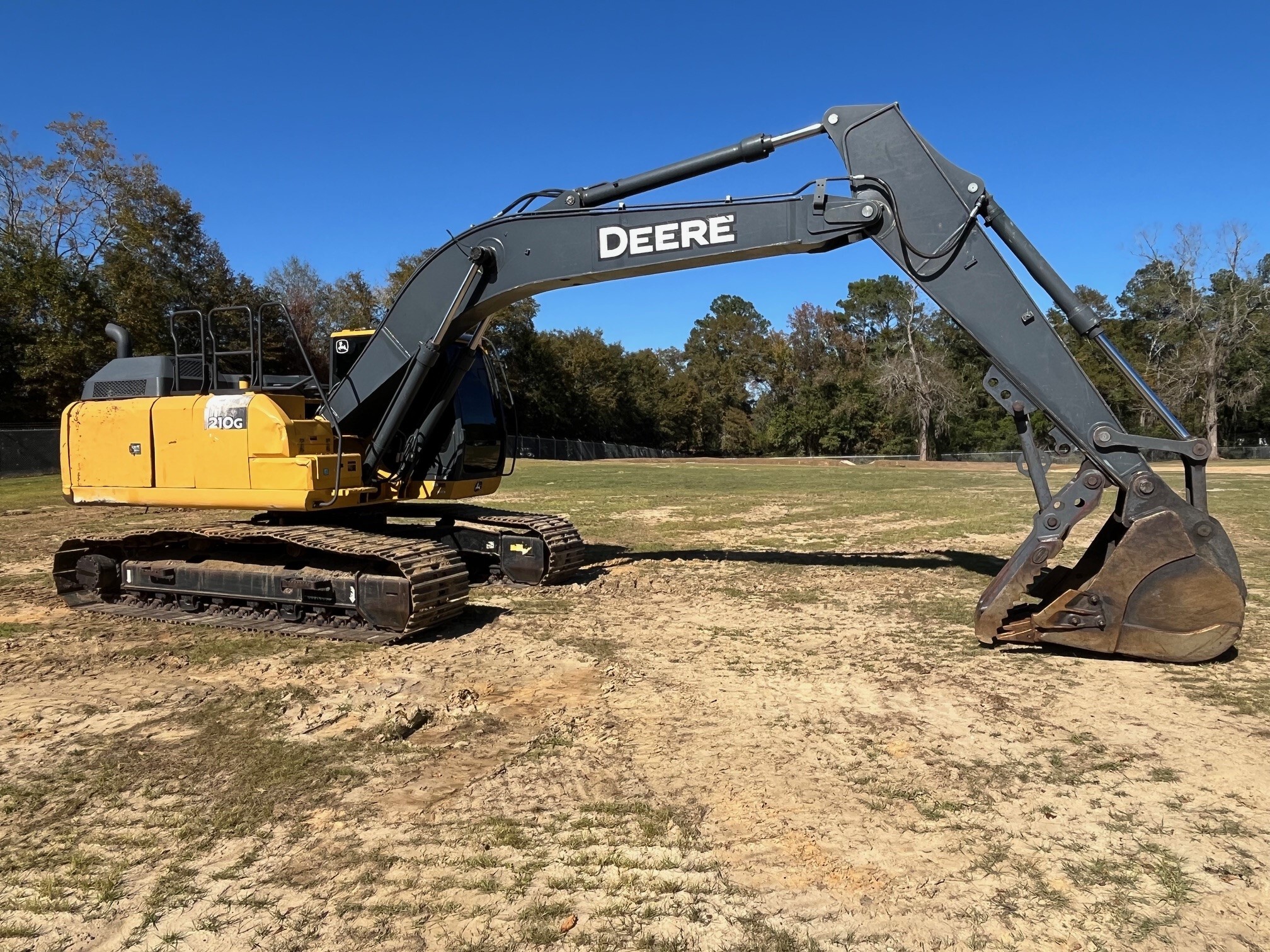 2019 John Deere 210G LC Image 1
