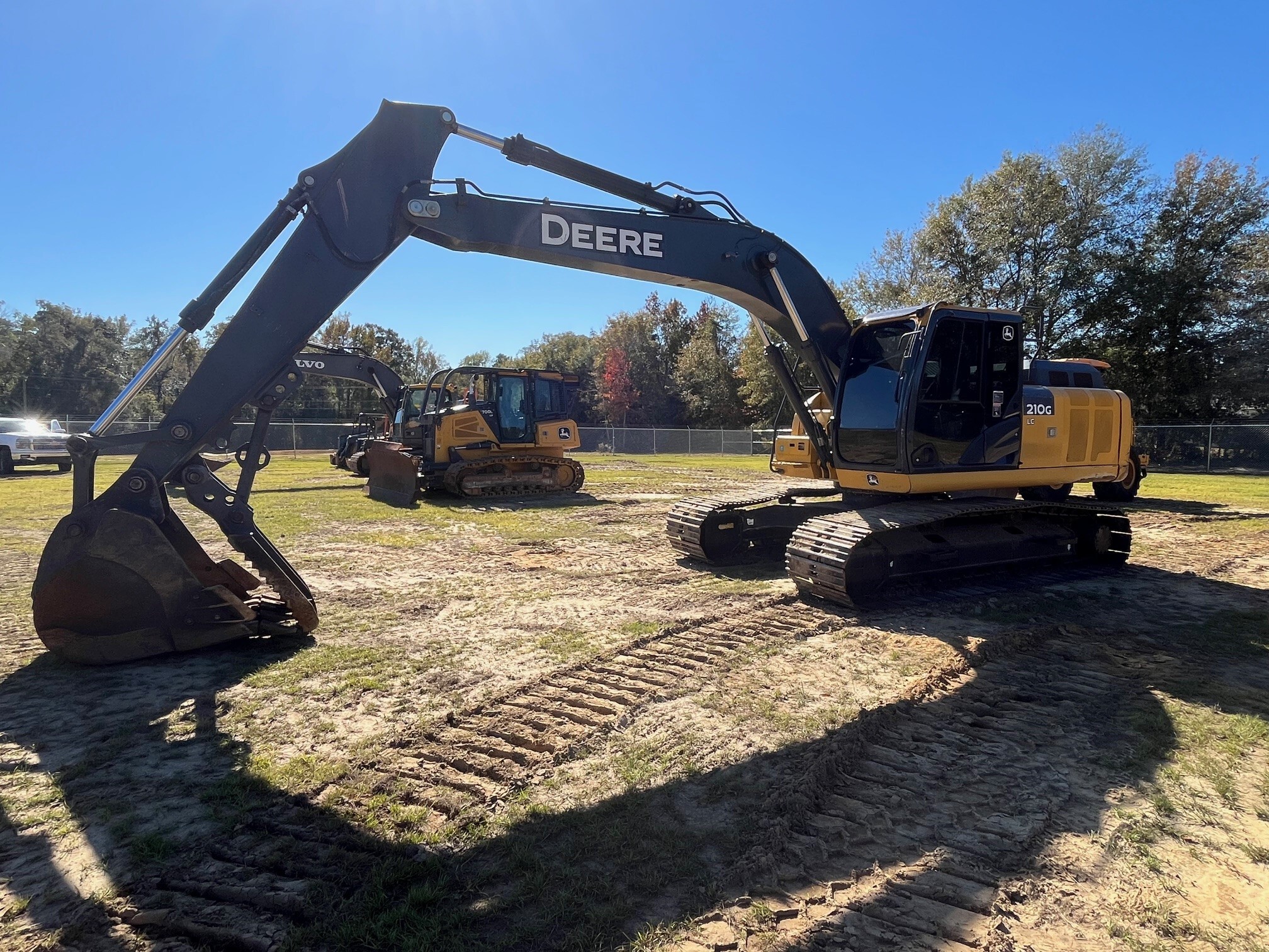 2019 John Deere 210G LC Image 4