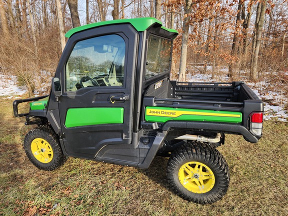2023 John-Deere 835R