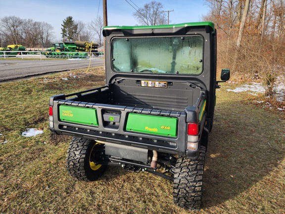 2023 John-Deere 835R
