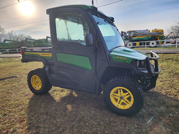2023 John-Deere 835R