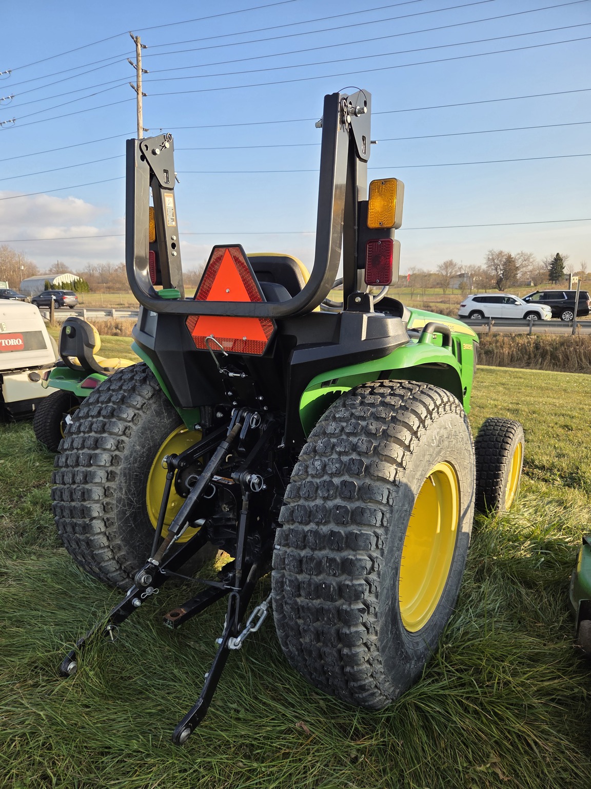 2021 John Deere 3025E Image 7