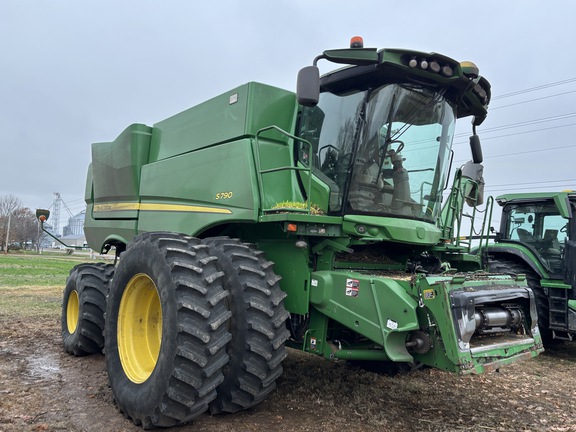 Photo of 2019 John Deere S790