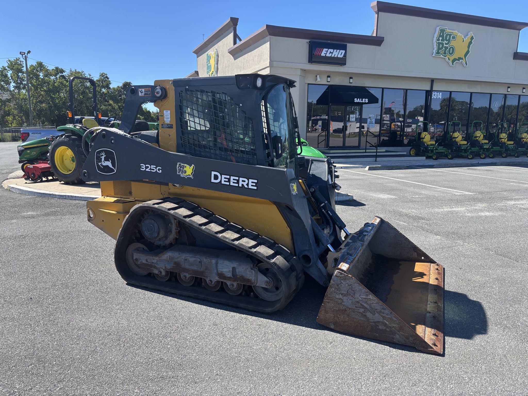 2023 John Deere 325G Image 1