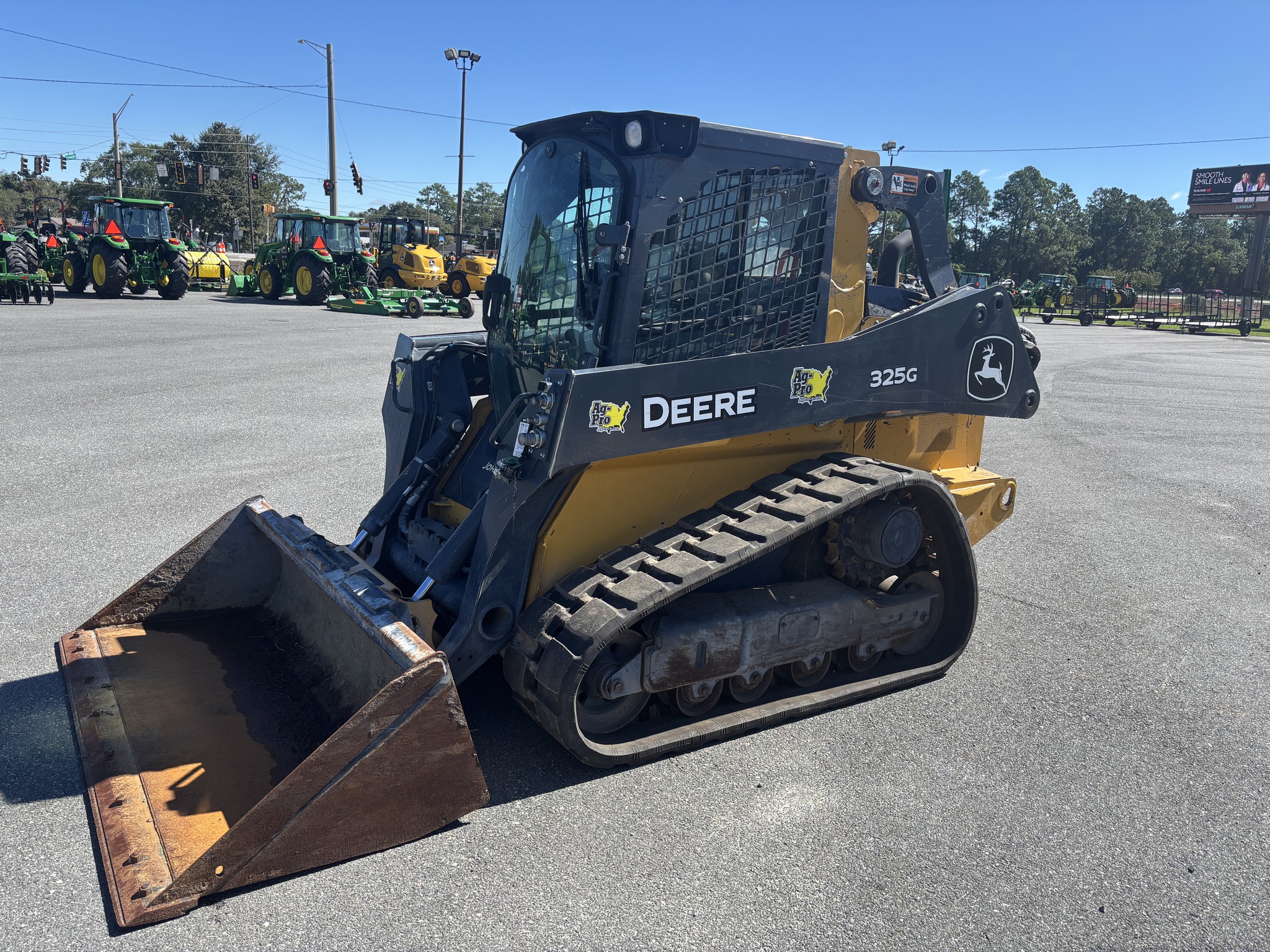 2023 John Deere 325G Image 4