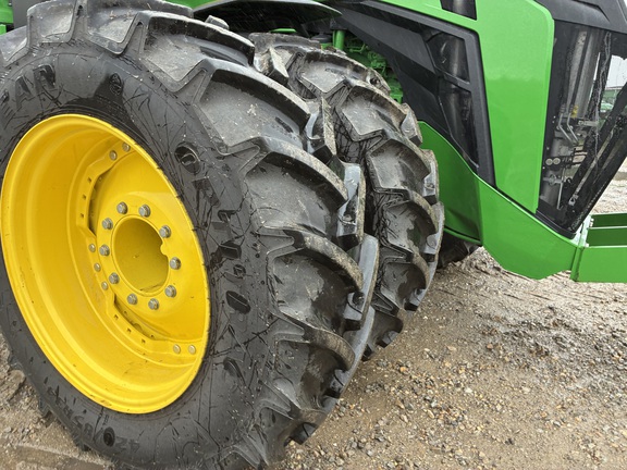 2025 John Deere 8R 410 - Photo15